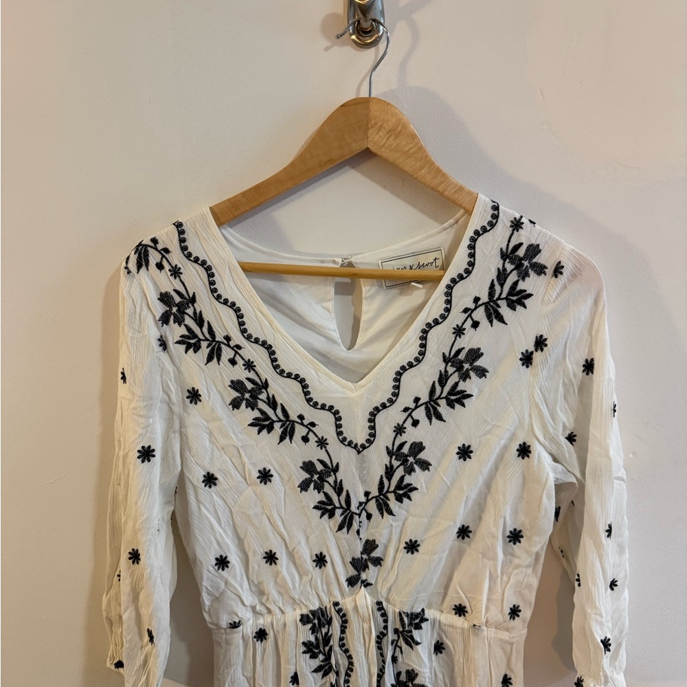 Chic White and Navy Embroidered Long Sleeve Dress - Picture 3 of 5